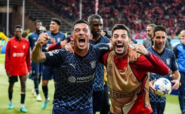 斯图加特训练开放日，转会期门线救险引欢呼，西甲在即，资深球员宣示担当